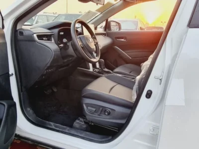 2024 TOYOTA COROLLA CROSS 2.0L HYBRID WITH RADAR 4 Cylinders White Black SUV