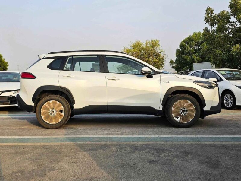 2024 Toyota Corolla Cross HYBRID1.8L AT 4 Cylinders Engine White Tan SUV