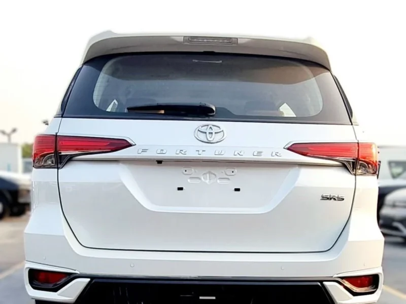 2025 TOYOTA FORTUNER 2.7L PETROL GR-KIT 4 Cylinders Engine White Black SUV GCC