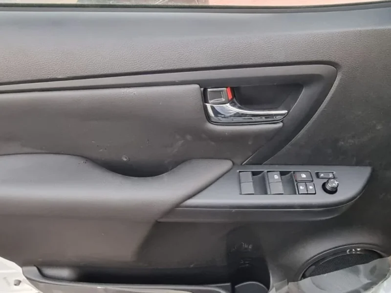 2025 TOYOTA FORTUNER 2.7L PETROL GR-KIT 4 Cylinders Engine White Black SUV GCC