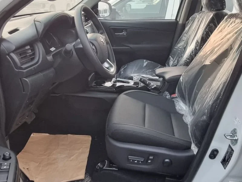 2025 TOYOTA FORTUNER 2.7L PETROL GR-KIT 4 Cylinders Engine White Black SUV GCC