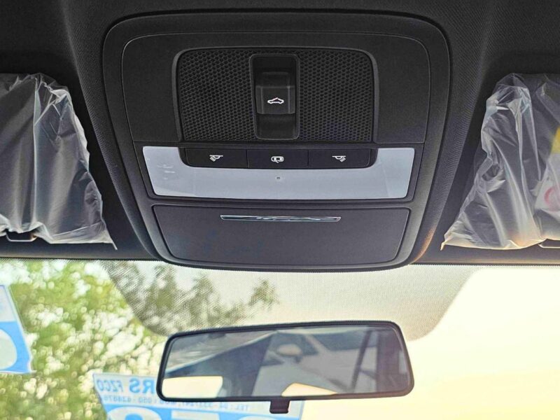 2025 MG 5 180DVVT LUXURY 1.5L 4 Cylinder PETROL Engine White Black Sedan GCC