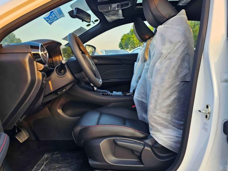 2025 MG 5 180DVVT LUXURY 1.5L 4 Cylinder PETROL Engine White Black Sedan GCC