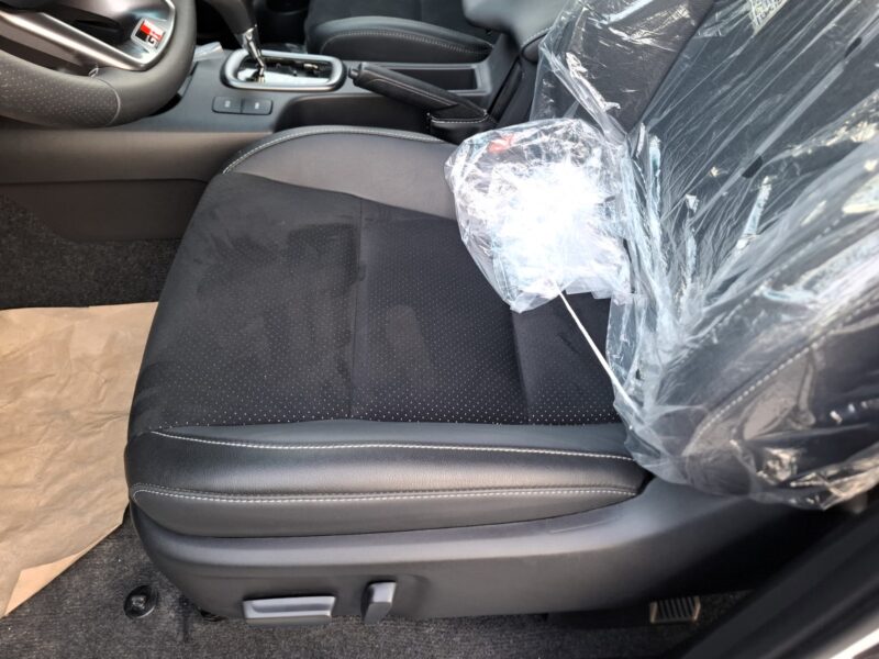 2025 Toyota Hilux GR Sport 4.0L V6 Engine AT White Black Truck Petrol