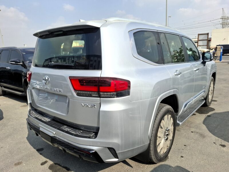 2025 Toyota Landcruiser VXR 3.5L V6 Twin-Turbo TT Silver Red with Radar GCC