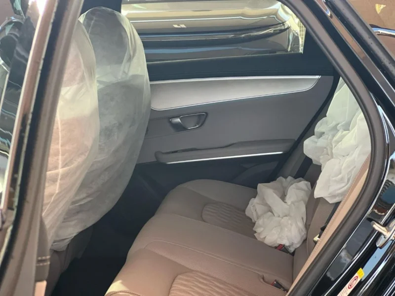 2025 BYD HAN Hybrid 4 Cylinder Engine Black Brown Sedan