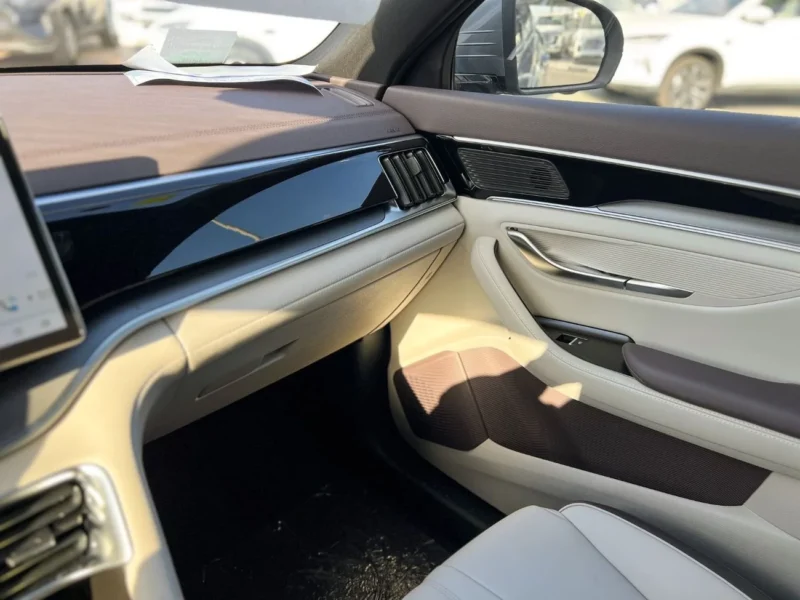 2025 BYD Song Plus Luxury DM-i 1.5L 4 Cylinder Petrol Engine Grey White SUV