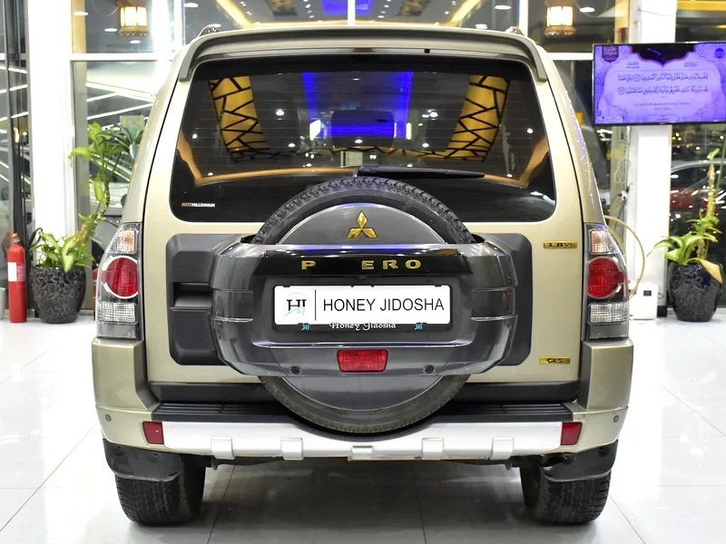 2018 Mitsubishi Pajero GLS 6 Cylinder Petrol Engine Gold Black Crossover GCC