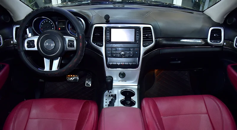 2012 Jeep Grand Cherokee Srt8 8 Cylinder Petrol Engine Black Red SUV GCC