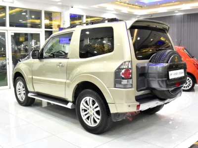 2018 Mitsubishi Pajero GLS 6 Cylinder Petrol Engine Gold Black Crossover GCC