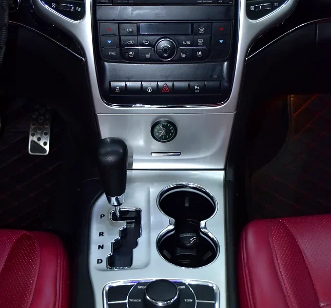 2012 Jeep Grand Cherokee Srt8 8 Cylinder Petrol Engine Black Red SUV GCC