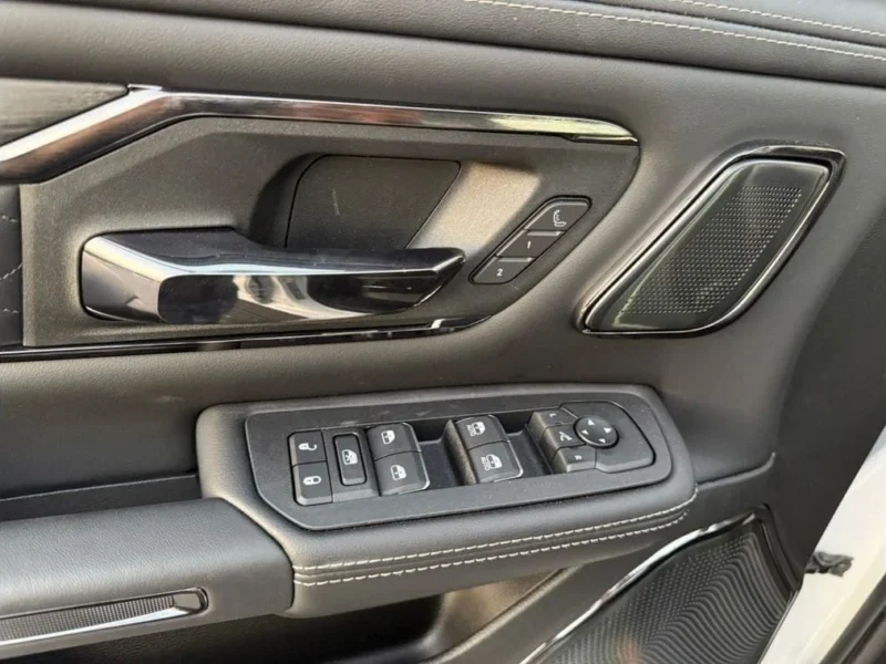 2025 RAM 1500 LIMITED 3.0L 6 Cylinder TWIN TURBO ESS White Black