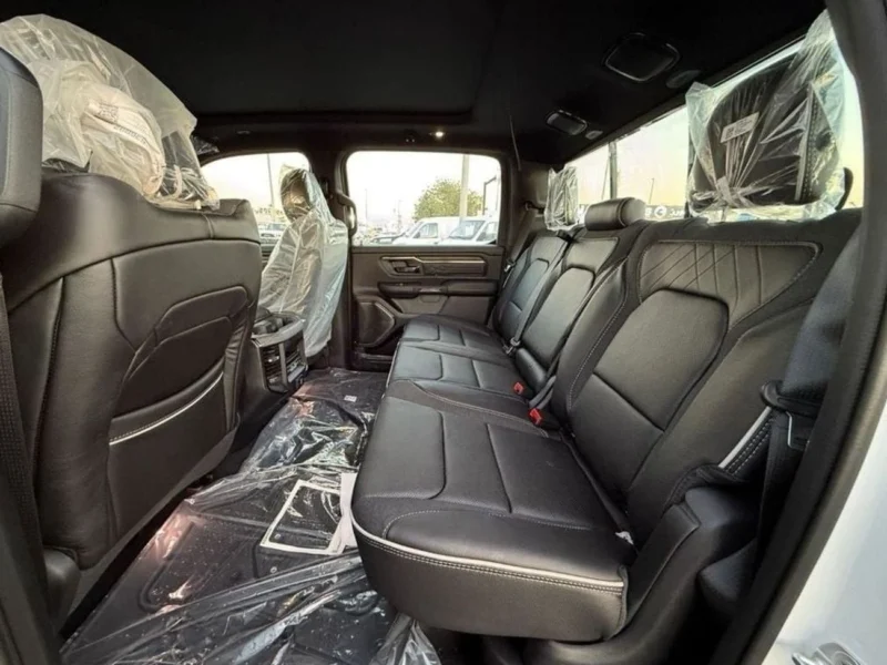 2025 RAM 1500 LIMITED 3.0L 6 Cylinder TWIN TURBO ESS White Black