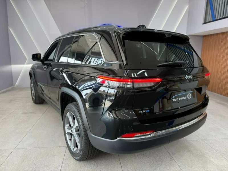 2025 Jeep Grand Cherokee 4XE 2.0L Turbo I-4 PHEV Black SUV AWD