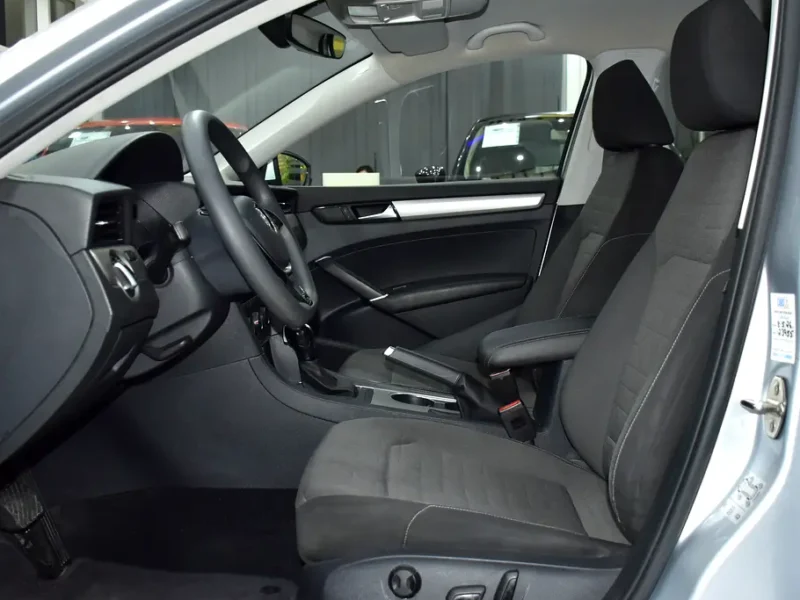 2021 Volkswagen Passat Comfortline 5 Cylinders Petrol Engine Silver Black Sedan