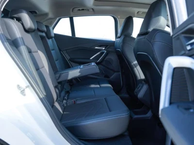 2025 BMW X2 2.0L TwinPower Turbo Inline 4-Cylinder White Black SUV GCC Specs