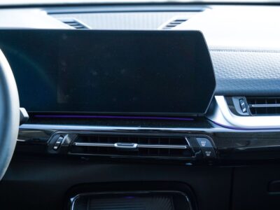 2025 BMW X2 2.0L TwinPower Turbo Inline 4-Cylinder White Black SUV GCC Specs