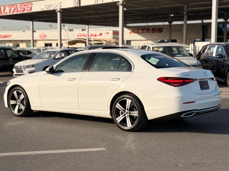 2025 MERCEDES-BENZ C 300 2.0 Litre V4 Engine Turbo White Sedan RWD