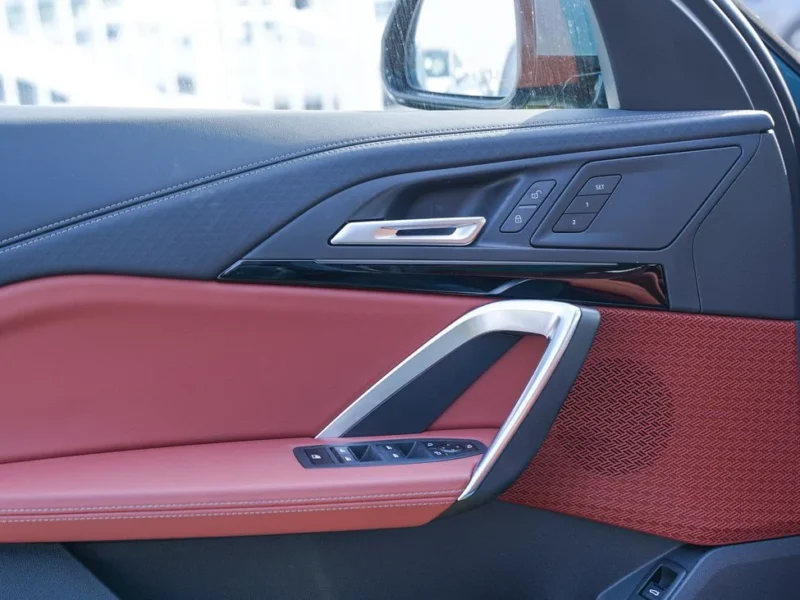 2025 BMW X2 2.0L TwinPower Turbo Inline 4-Cylinder Green Red SUV GCC Specs