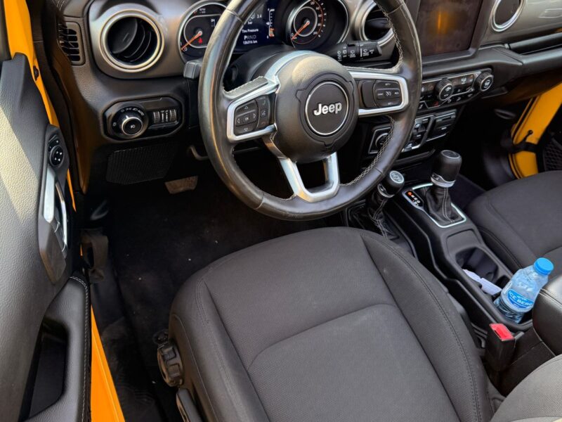 2020 Jeep Wrangler Unlimited Sahara 3.6L V6 4x4 Yellow Black SUV