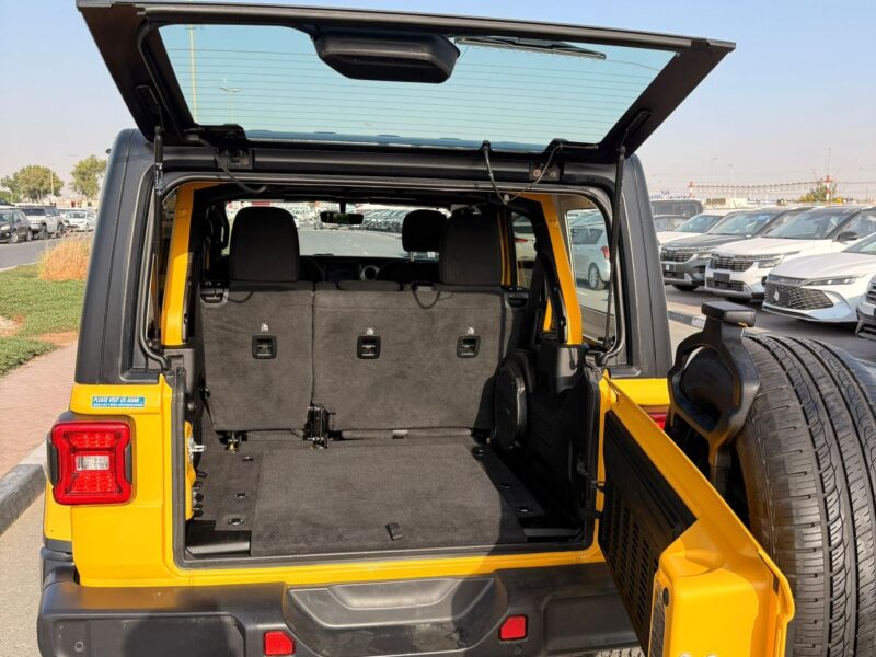 2020 Jeep Wrangler Unlimited Sahara 3.6L V6 4x4 Yellow Black SUV