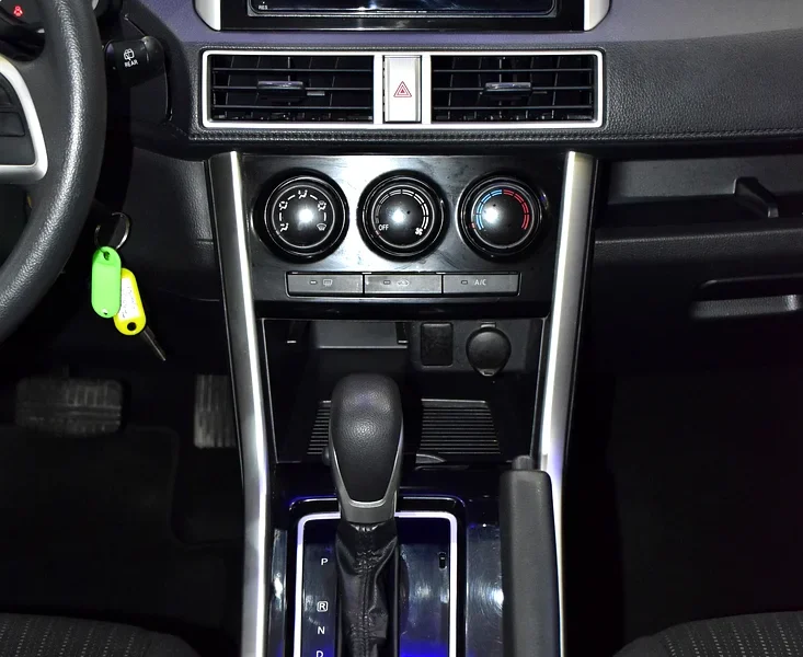 2022 Mitsubishi Xpander Medium Line 4 Cylinder Petrol Engine Silver Black Crossover