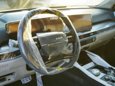 2026 Kia Sorento 3.5-liter 6 Cylinder Petrol Engine White Beige SUV GCC Specs