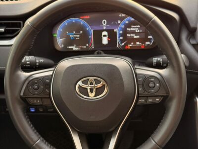 2022 TOYOTA RAV 4 XLE 2.0 L V4 Cylinder Engine White Black SUV Full Option