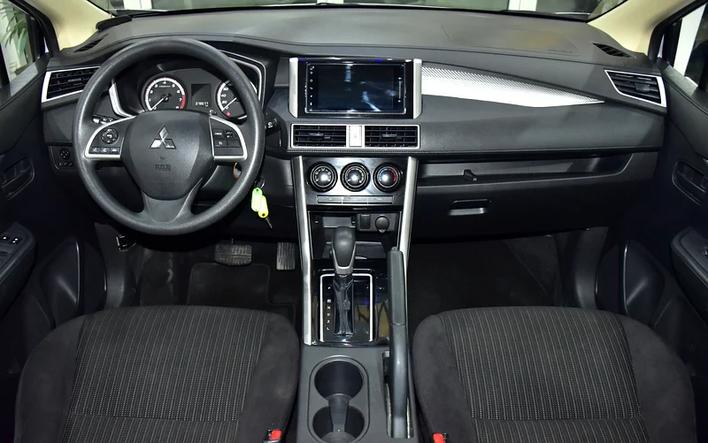 2022 Mitsubishi Xpander Medium Line 4 Cylinder Petrol Engine Silver Black Crossover