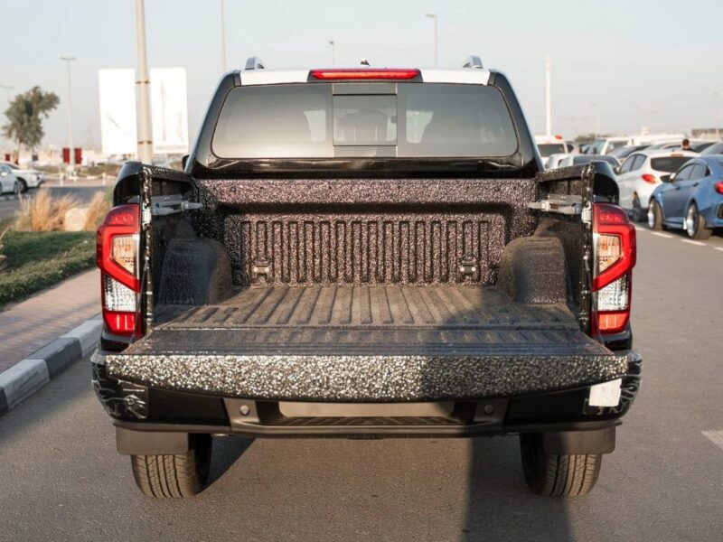 2025 Nissan Navara LE 2.5L 4 Cylinders Petrol Manual Black Pick Up Truck GCC