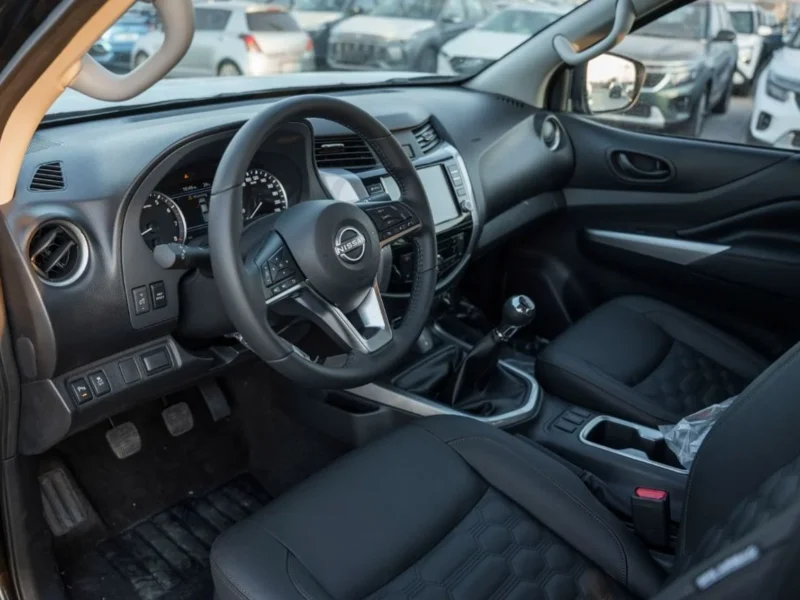 2025 Nissan Navara LE 2.5L 4 Cylinders Petrol Manual Black Pick Up Truck GCC