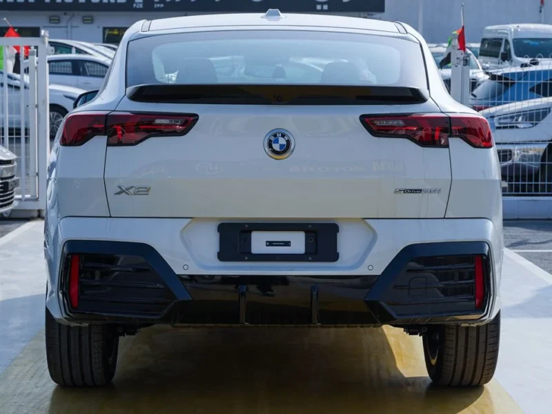 2025 BMW X2 2.0L TwinPower Turbo Inline 4-Cylinder White Black SUV GCC Specs