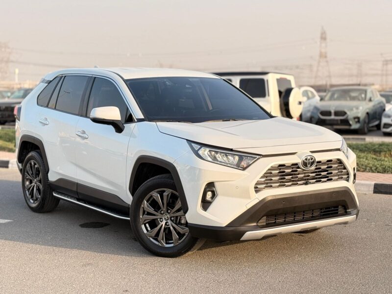 2022 TOYOTA RAV 4 XLE 2.0 L V4 Cylinder Engine White Black SUV Full Option