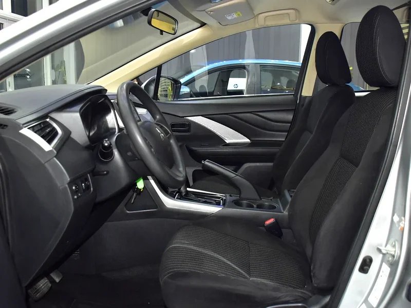 2022 Mitsubishi Xpander Medium Line 4 Cylinder Petrol Engine Silver Black Crossover