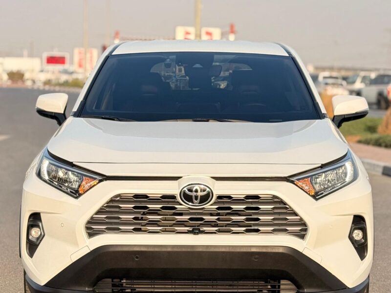 2022 TOYOTA RAV 4 XLE 2.0 L V4 Cylinder Engine White Black SUV Full Option