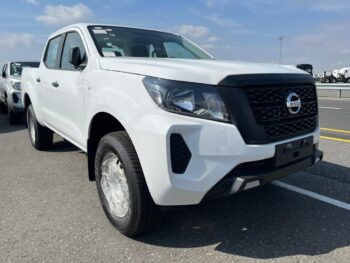 2024 Nissan Navara 2.3 L Turbo-Diesel inline‑4 Cylinder Engine White Black Pick Up