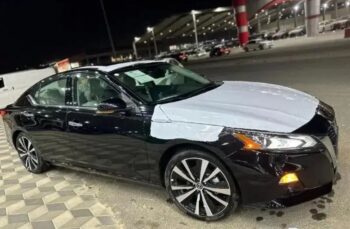 2024 Nissan Altima 2.5-liter inline 4 Cylinder Black Beige Sedan FWD