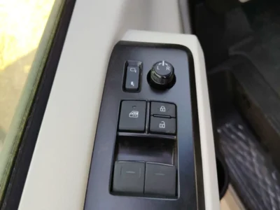 2026 TOYOTA HIACE 2.8L DIESEL GL GRADE 6 Cylinders Engine White Black Van