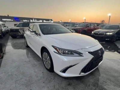 2024 Lexus ES300h 2.5 Litres 4 Cylinder Hybrid Engine White Tan Sedan FWD