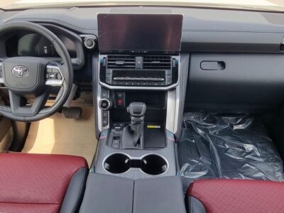 2025 TOYOTA LAND CRUISER 3.3L DIESEL VXR FULL OPTION Black Red SUV
