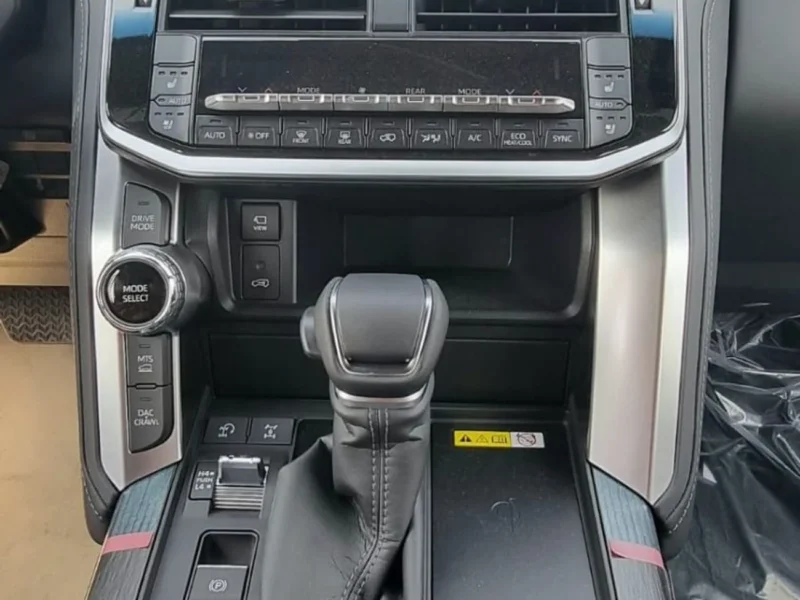 2025 TOYOTA LAND CRUISER 3.3L DIESEL VXR FULL OPTION Black Red SUV