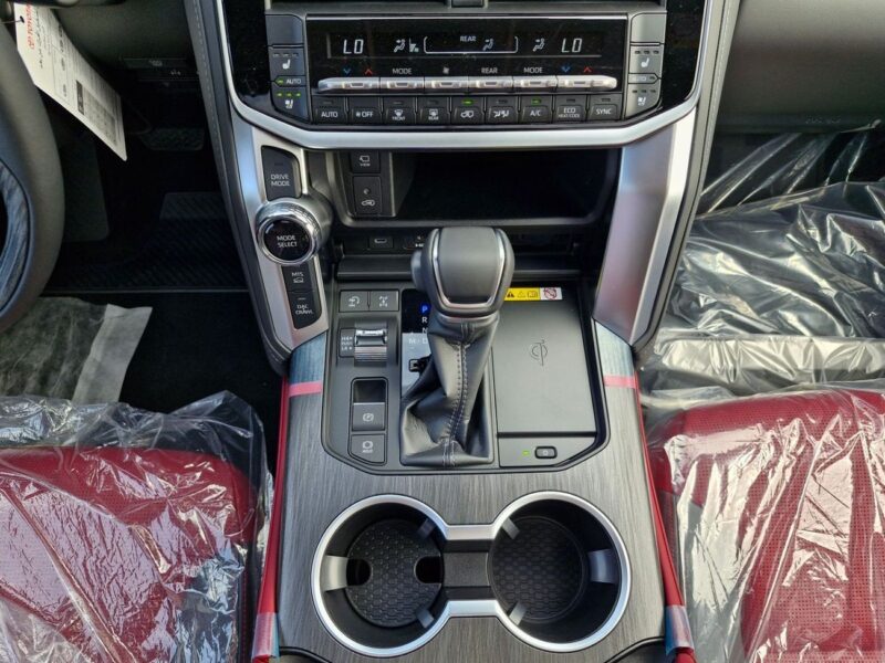 2026 TOYOTA LAND CRUISER GRS 3.3L 6 Cylinder Petrol Engine Black Red SUV