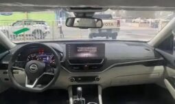 2024 Nissan Altima 2.5-liter inline 4 Cylinder Black Beige Sedan FWD