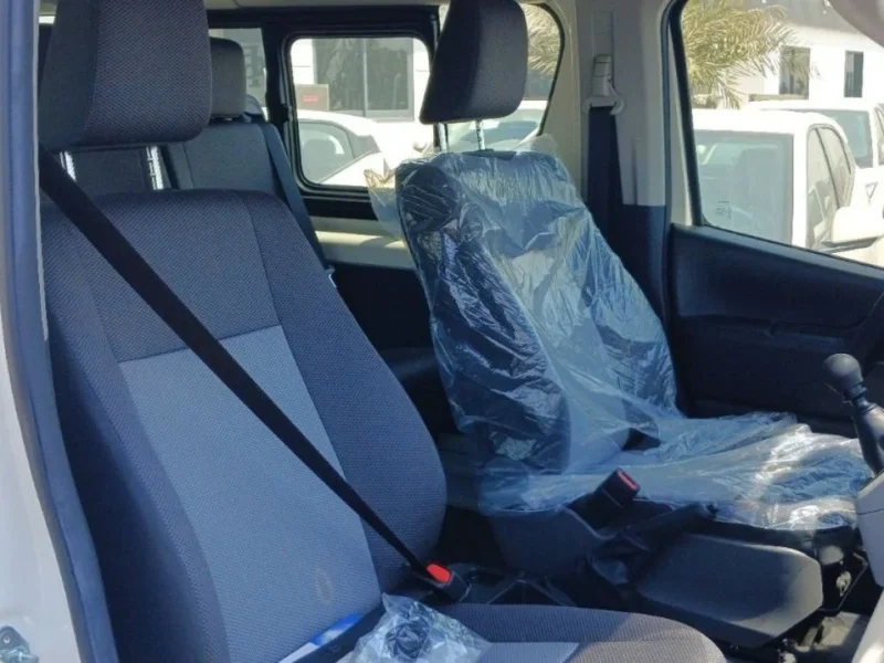 2025 Toyota HiAce 2.8L 4 Cylinders Diesel Engine Manual White Black Van