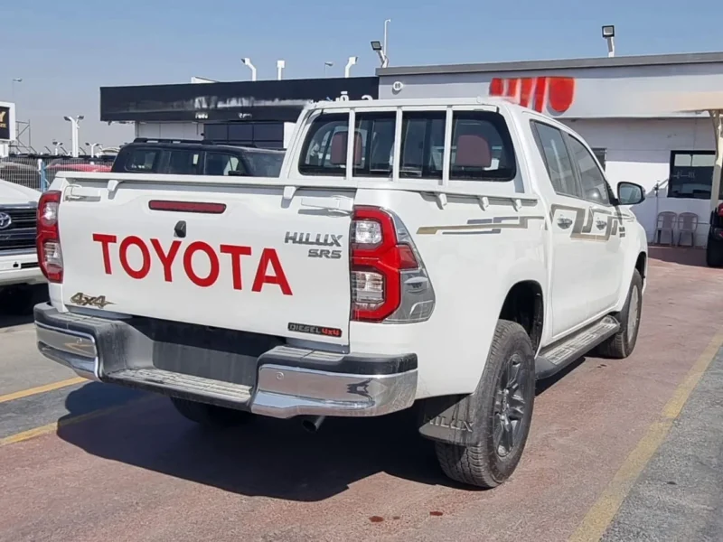 2025 TOYOTA HILUX 2.4L DIESEL DOUBLE CABIN 4X4 GLX White Black Pick UP
