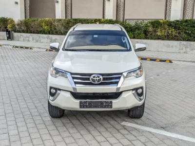 2020 TOYOTA FORTUNER GXR V6 4.0L GCC White Brown SUV GCC Specs