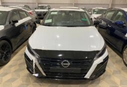 2024 Nissan Altima 2.5-liter inline 4 Cylinder Blue Beige Sedan FWD