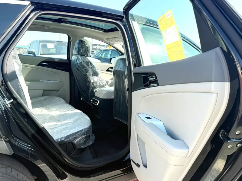 2025 Kia Sportage Other 4 Cylinders Petrol Engine Black White SUV