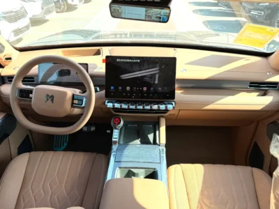 2025 DongFeng M-Hero 917 EREV 4 Cylinder Hybrid Engine Black Beige SUV