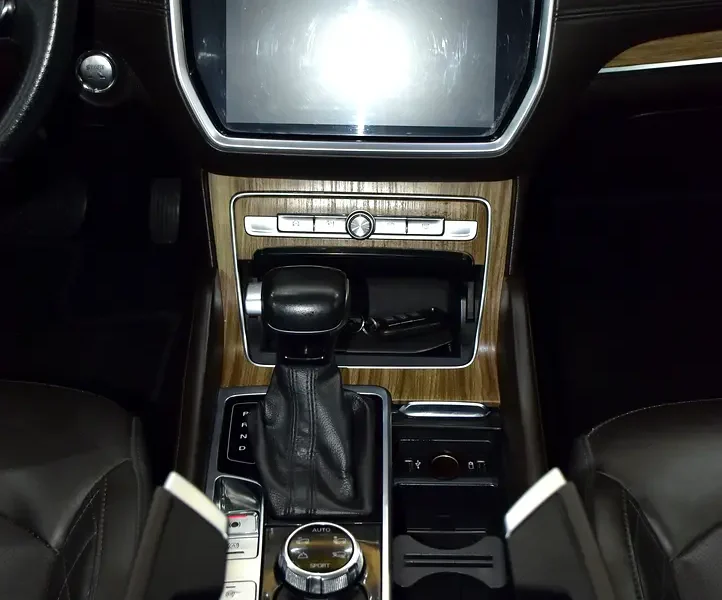 2021 MG RX8 Luxury 4 Cylinders Petrol Engine White Brown SUV GCC Specs